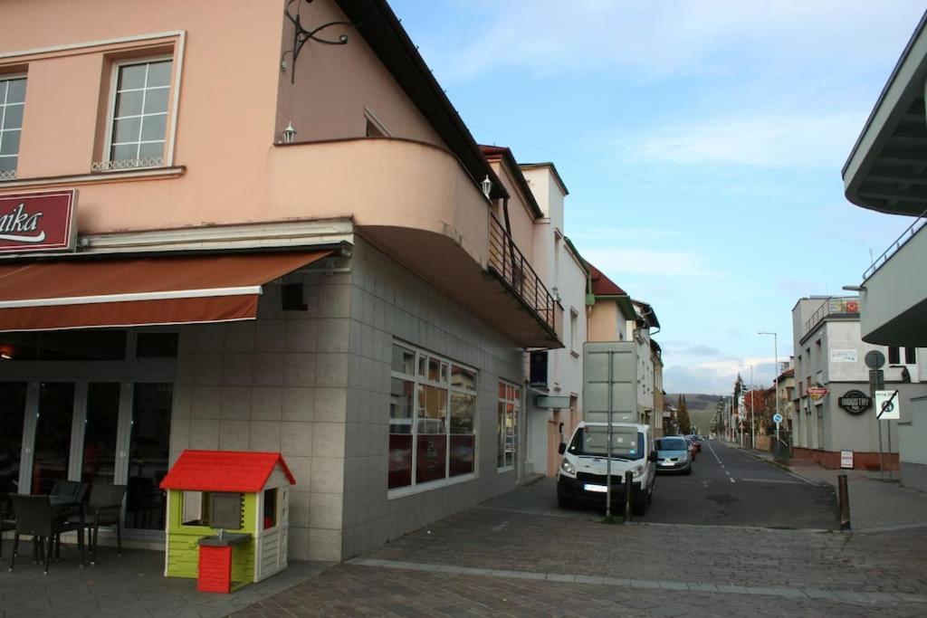 Apartman Lm Liptovský Mikuláš Eksteriør bilde
